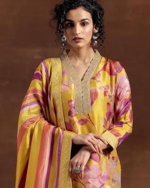 Libas Women’s Silk Blend Kurta Set